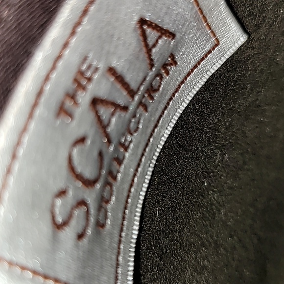 Vintage. Made in USA. The Scala Collection. 💯 % wool. Women's size Medium - Picture 10 of 12